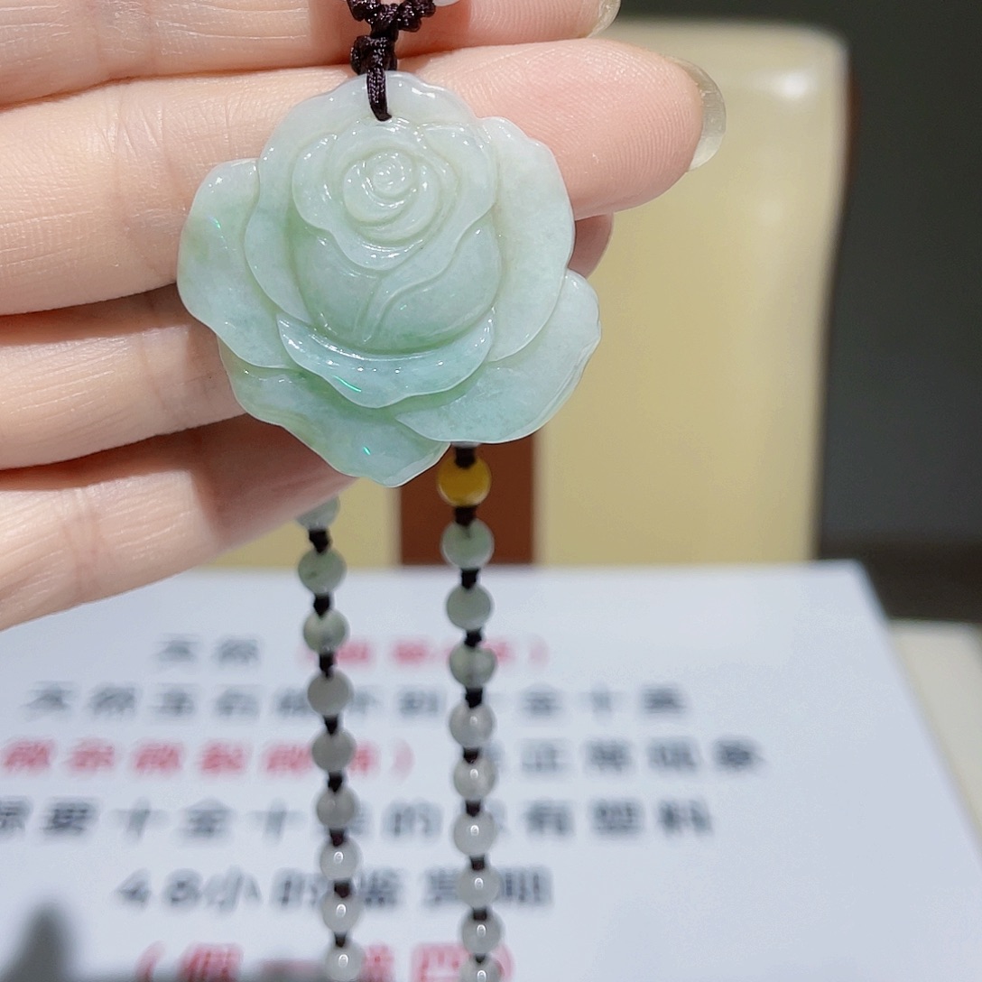 翡翠未镶嵌吊坠(赠链)A货玫瑰花