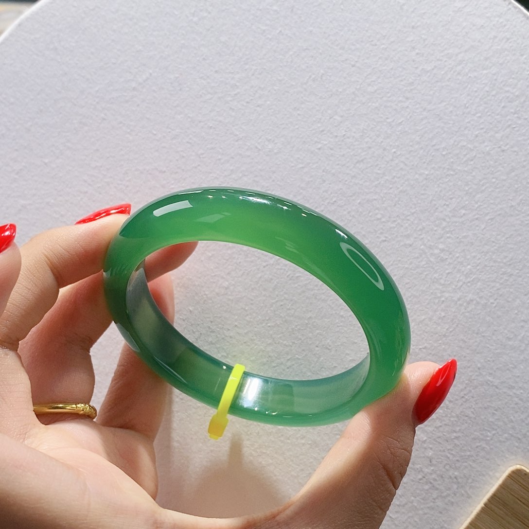 玛瑙/玉髓手镯未镶嵌58