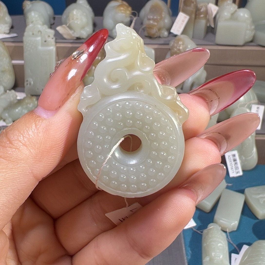 和田玉（糖玉）未镶嵌颈饰