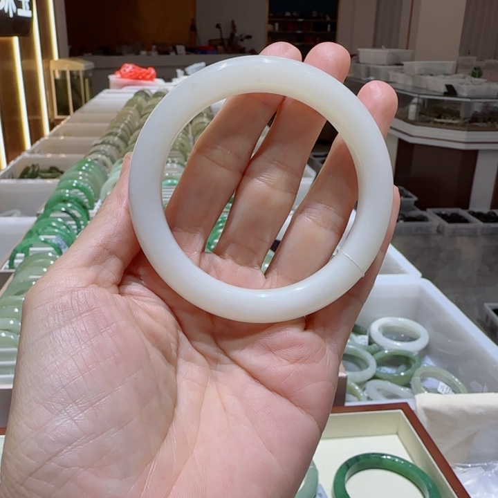 小***凉和田玉未镶嵌手镯296