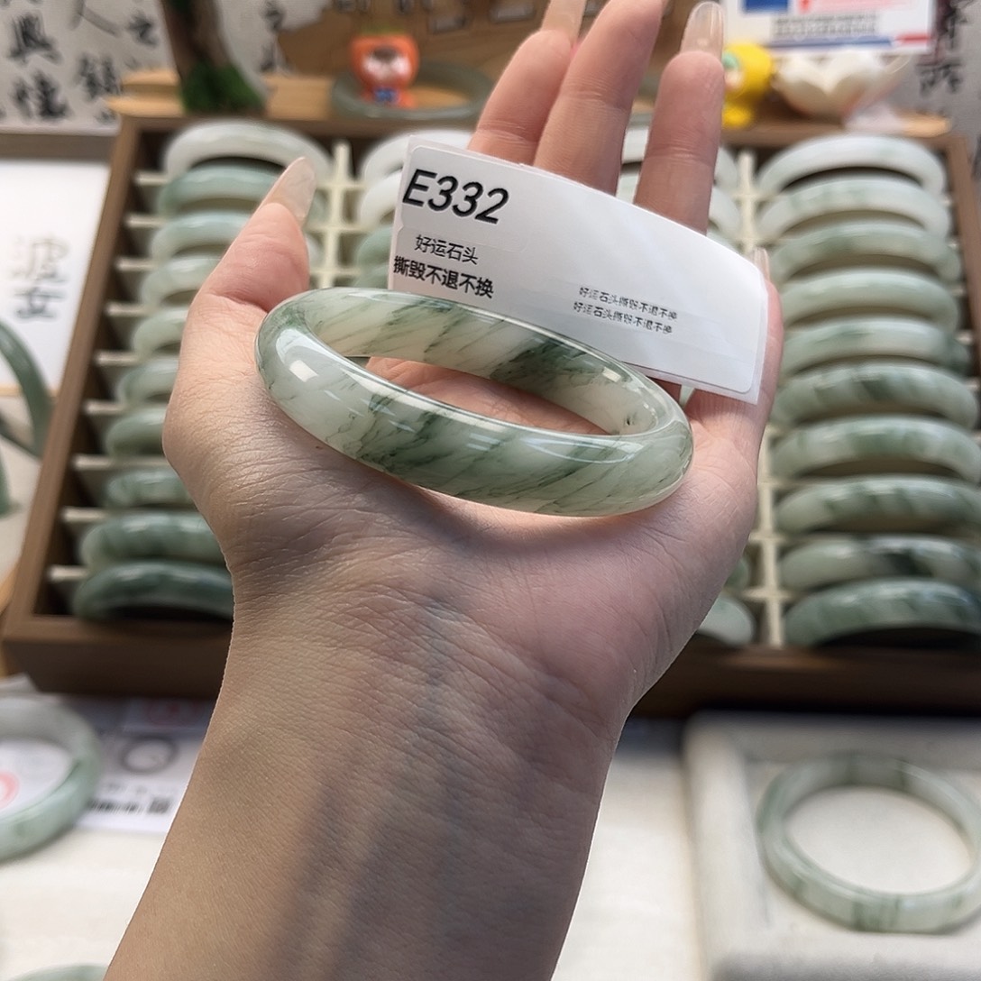 石英质玉（天山翠）未镶嵌手镯瑕332