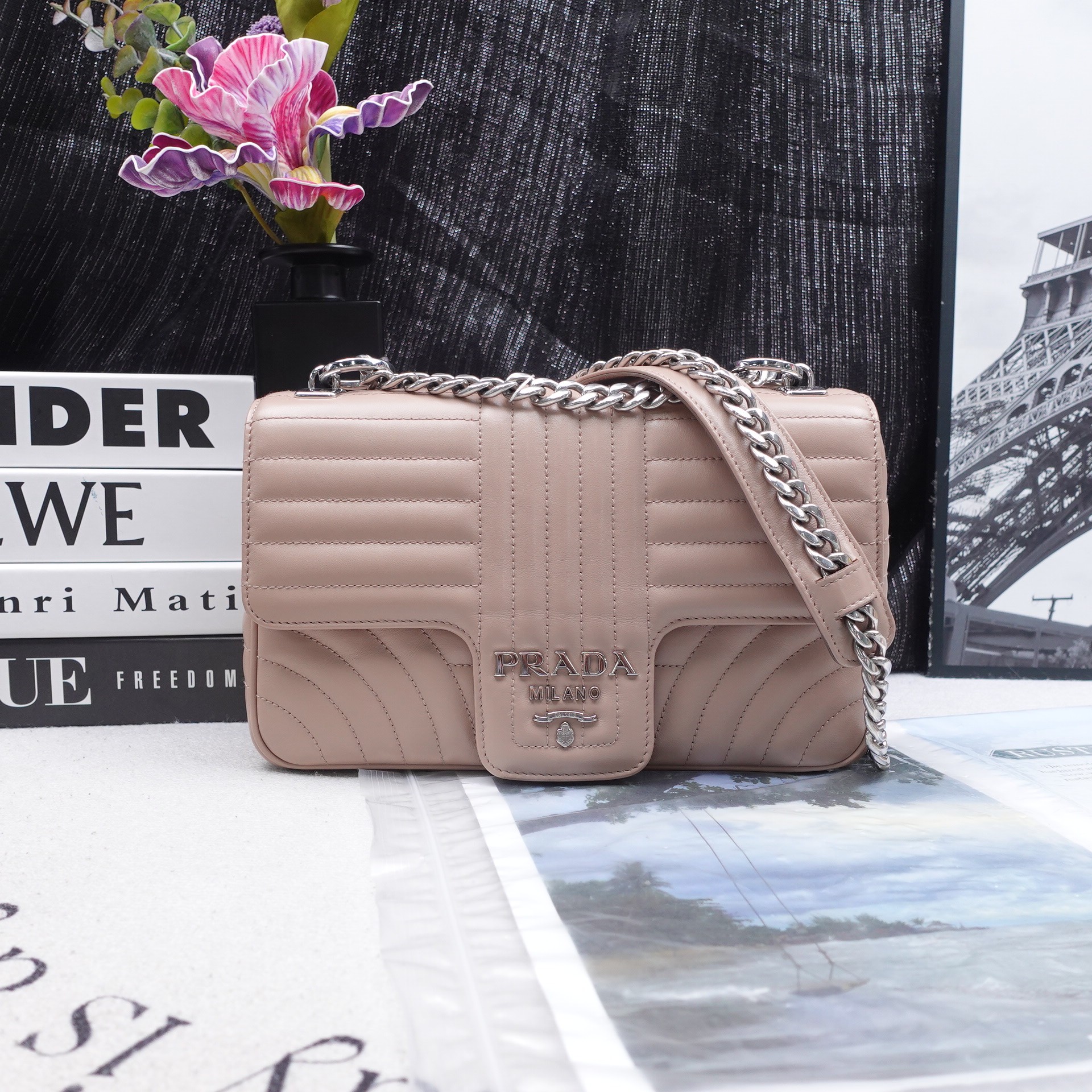 95新 Prada/普拉达 粉色斜挎包T10289295