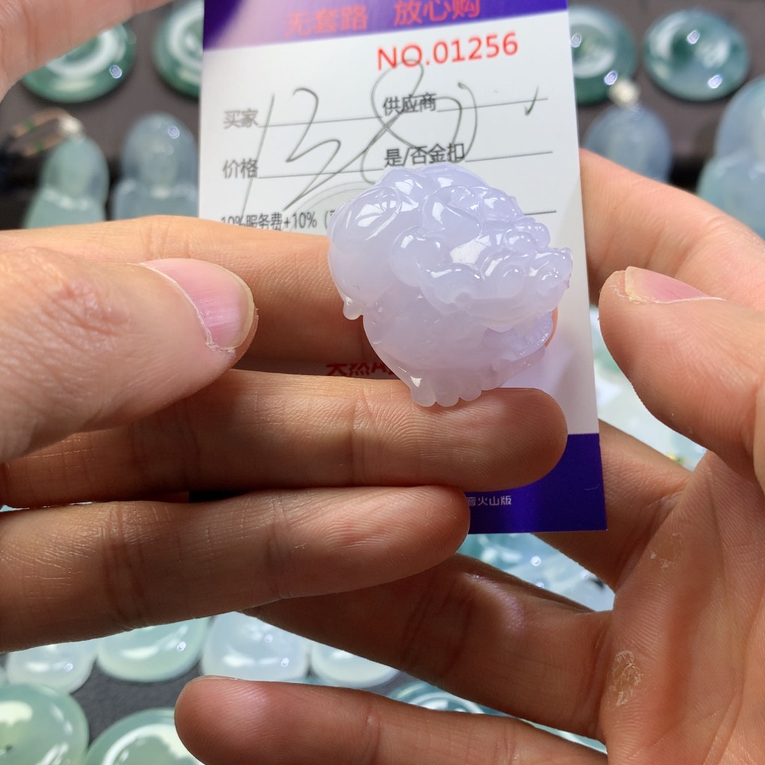 翡翠颈饰未镶嵌吊坠