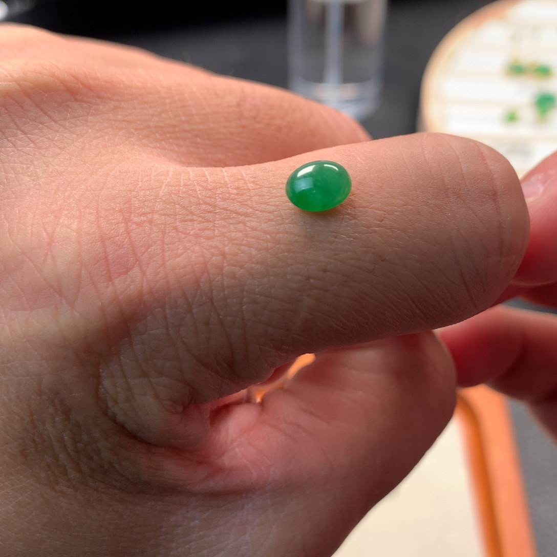 林***亚翡翠未镶嵌颈饰翡翠