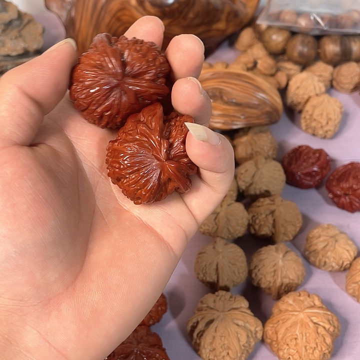 孖****文玩核桃吊坠白狮子