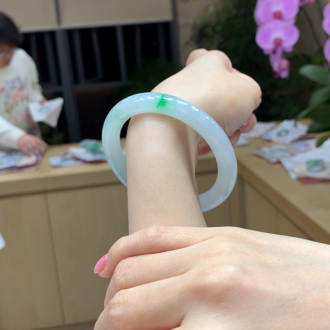 翡翠手镯未镶嵌桦*不退不换