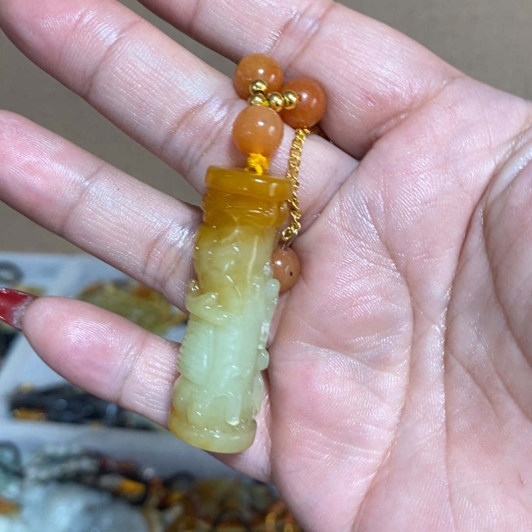 蛇纹石玉颈饰未镶嵌