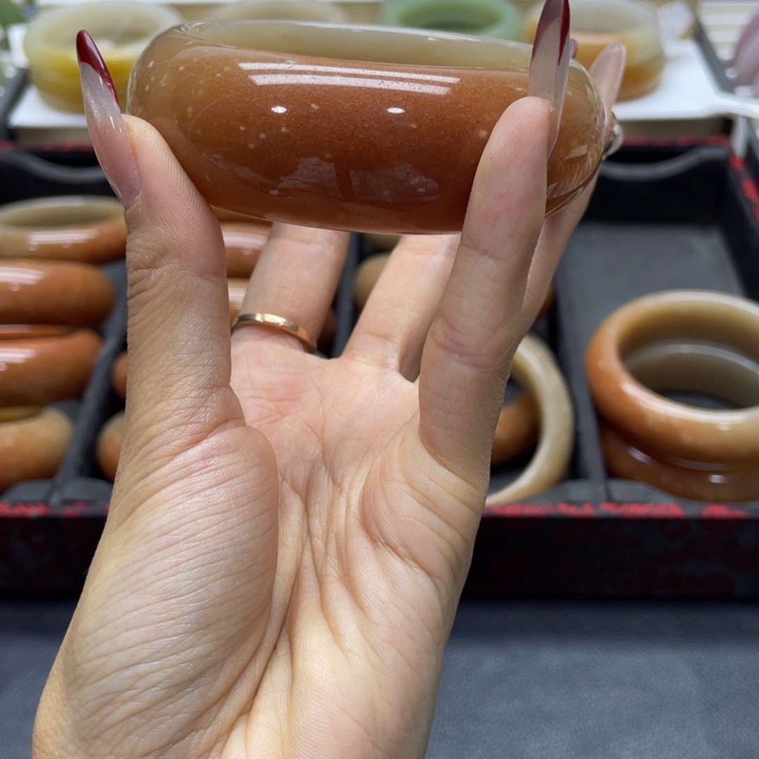 石英质玉手镯未镶嵌露*呀