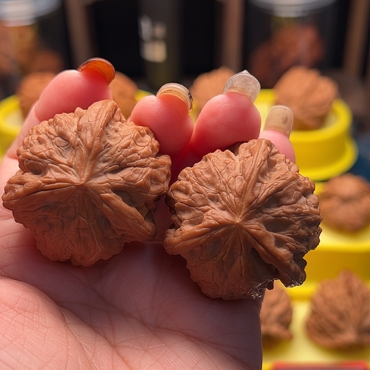 文玩核桃吊坠平谷凹底三角 微