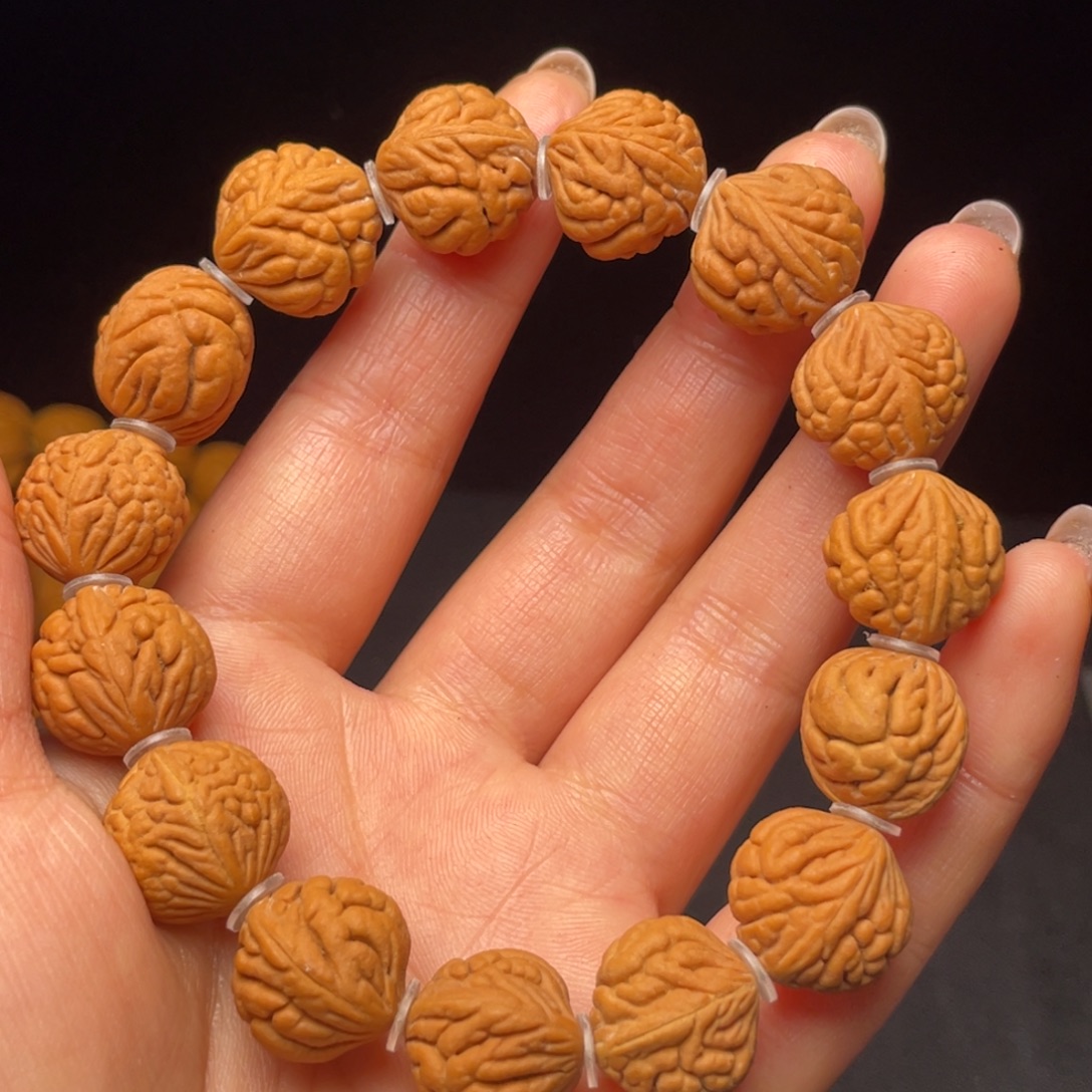 桃核吊坠红红火火