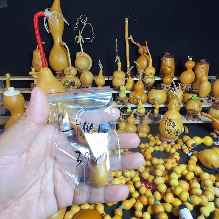 一**人8.0公分弓背蚂蚁葫芦把件