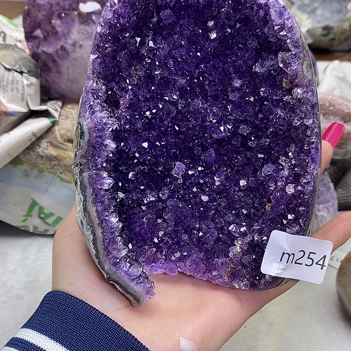 紫晶未镶嵌大型摆件（非配饰）