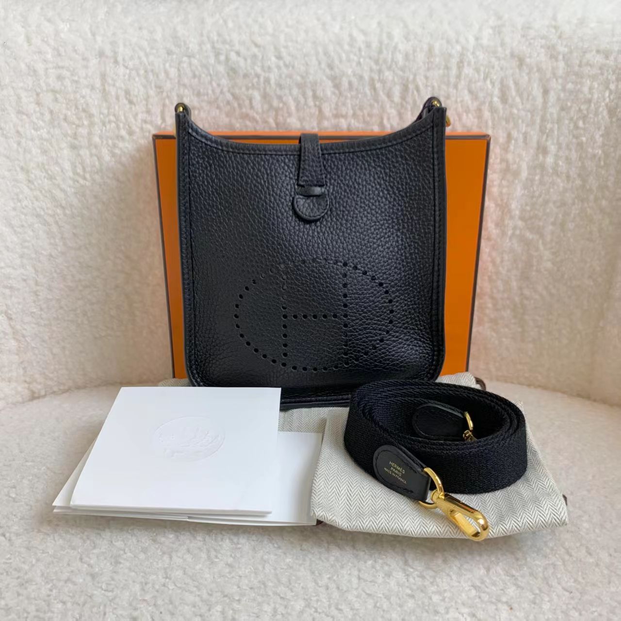 99新 Hermes/爱马仕 黑金mini伊芙琳 w刻/99605398/12期/代卖服务