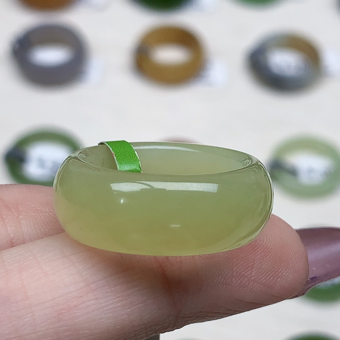 未镶嵌戒指和田玉