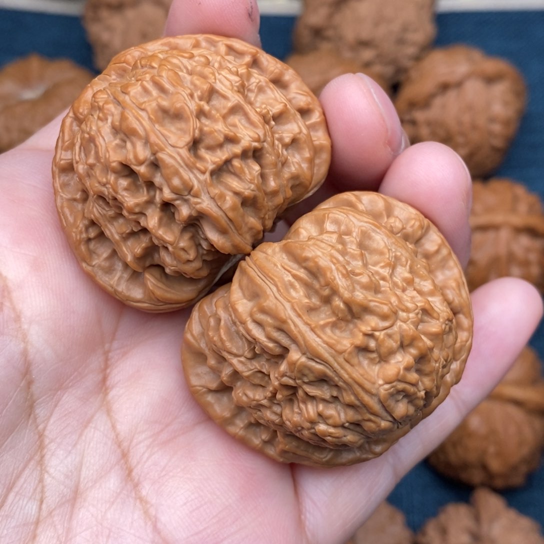 文玩核桃把件41.8精品球白全品