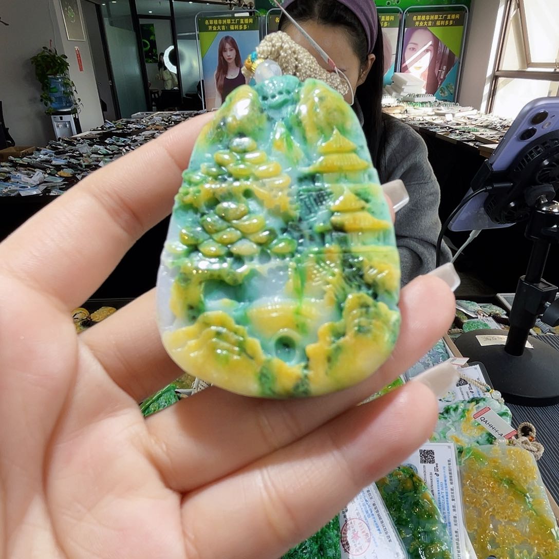 颈饰未镶嵌翡翠一