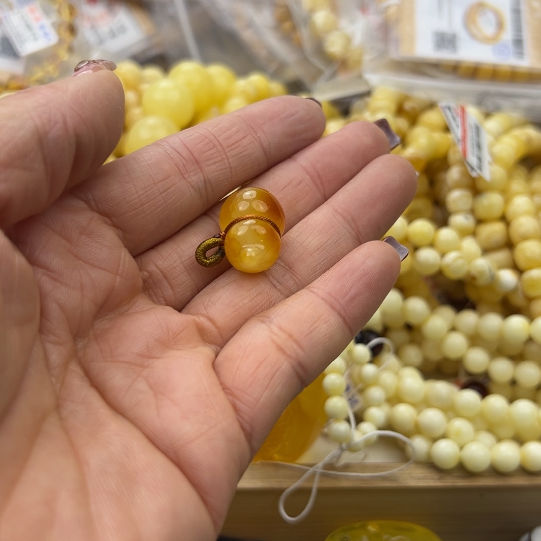 琥珀珠宝奇石未镶嵌