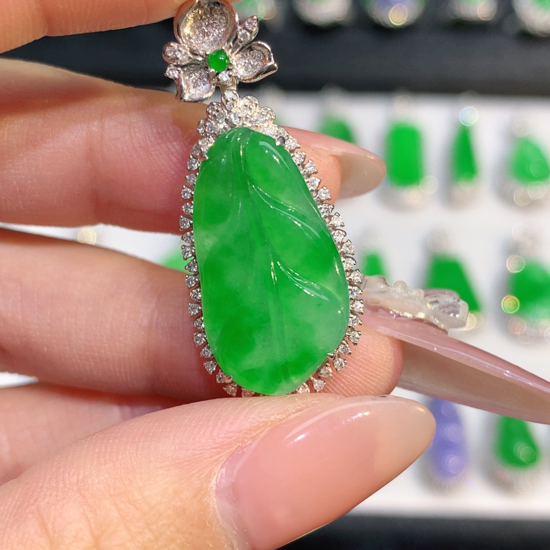 翡翠颈饰18K金镶嵌翡翠