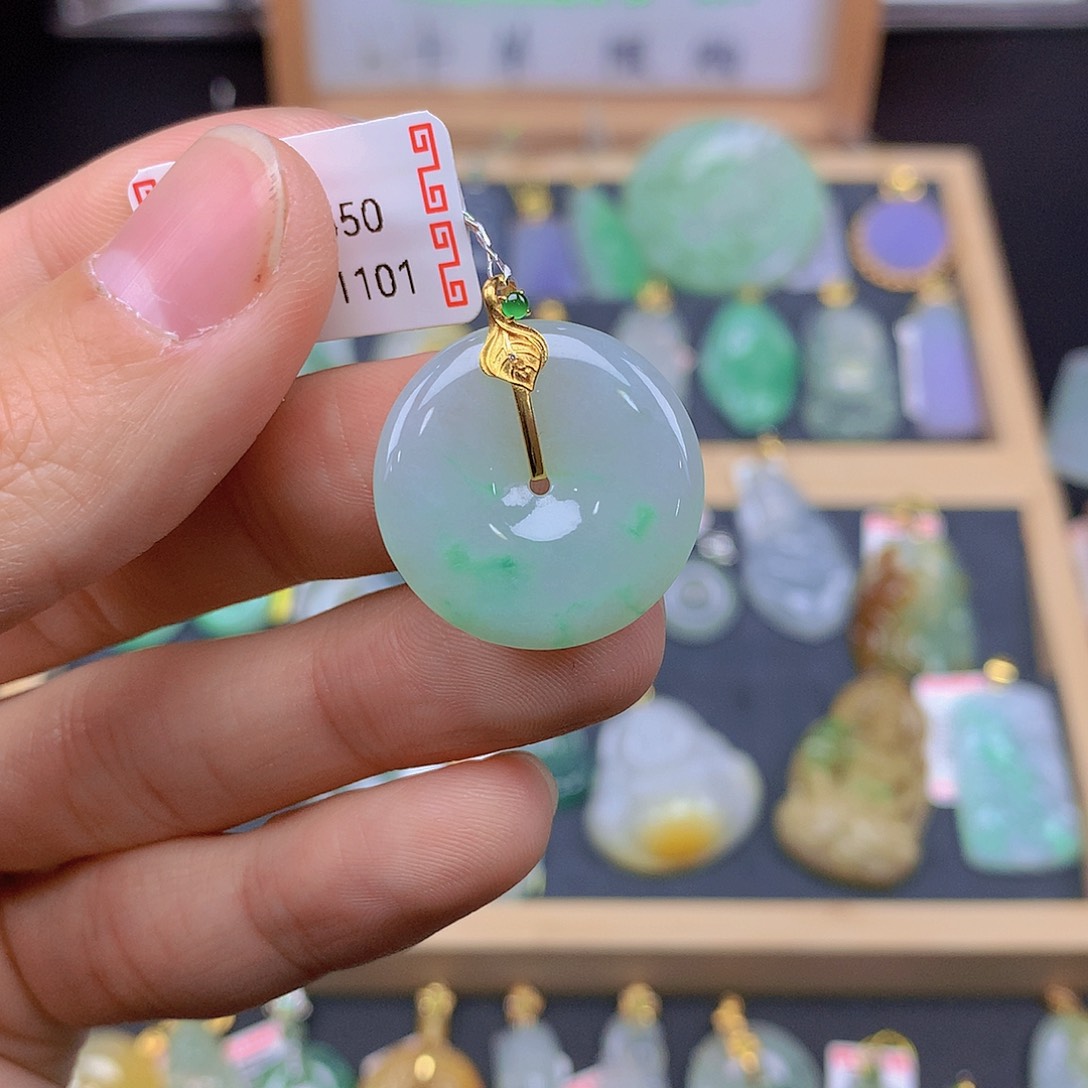 翡翠颈饰18K金镶嵌翡翠