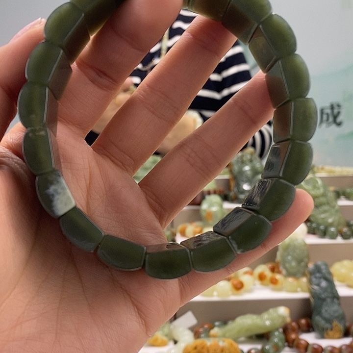 和田玉手牌未镶嵌