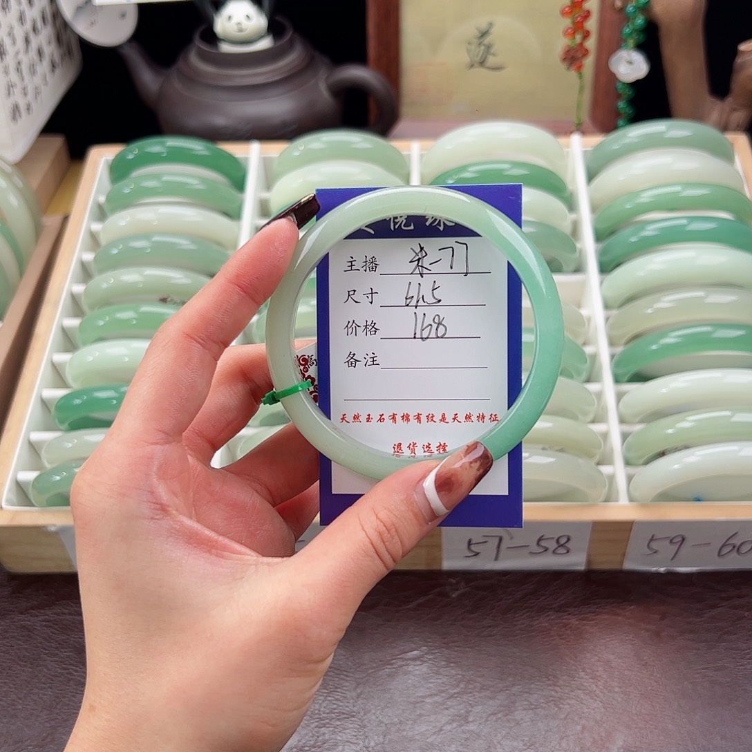 野***原石英质玉未镶嵌手镯