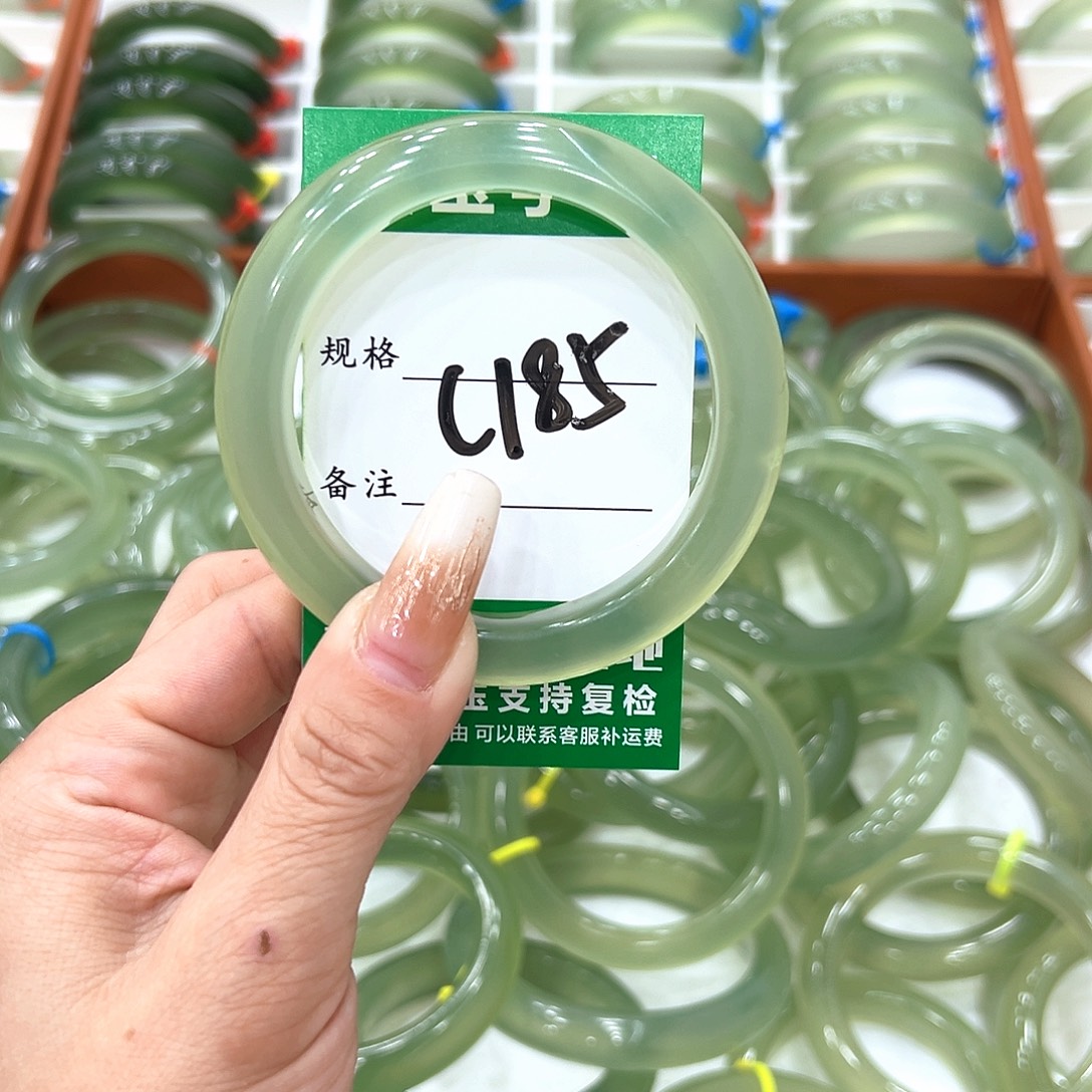 亲***.蛇纹石玉未镶嵌手镯