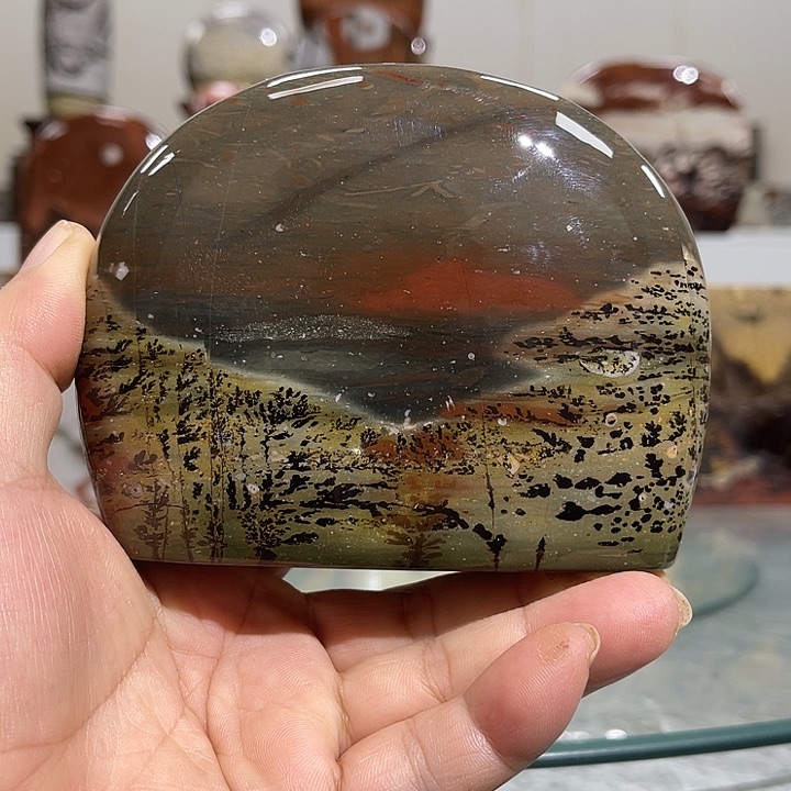 广西石欣**多国画石摆件