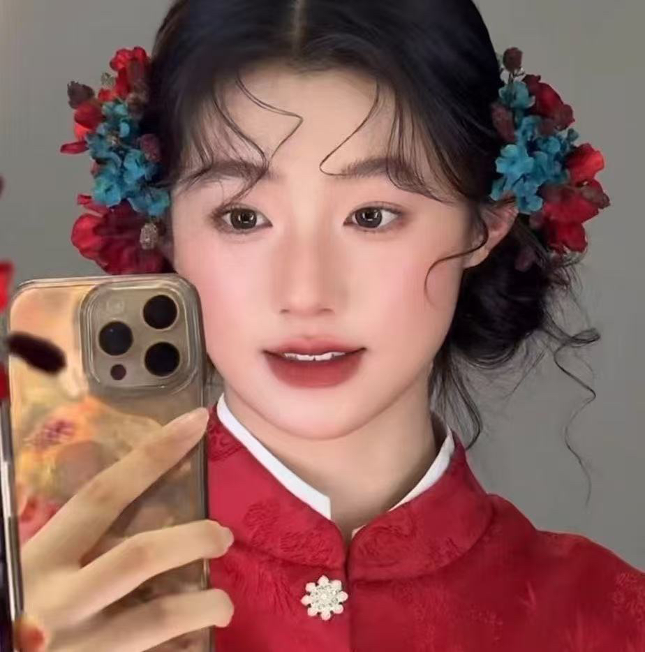 化妆师宝藏馆｜ 康康造型同款 新娘红蓝撞色旗袍百搭头花