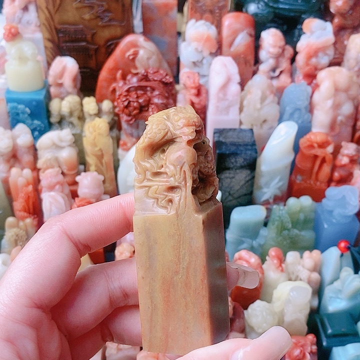 寿山石印石龙戏珠