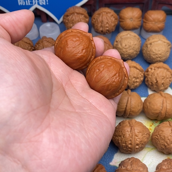 文玩核桃吊坠寿桃