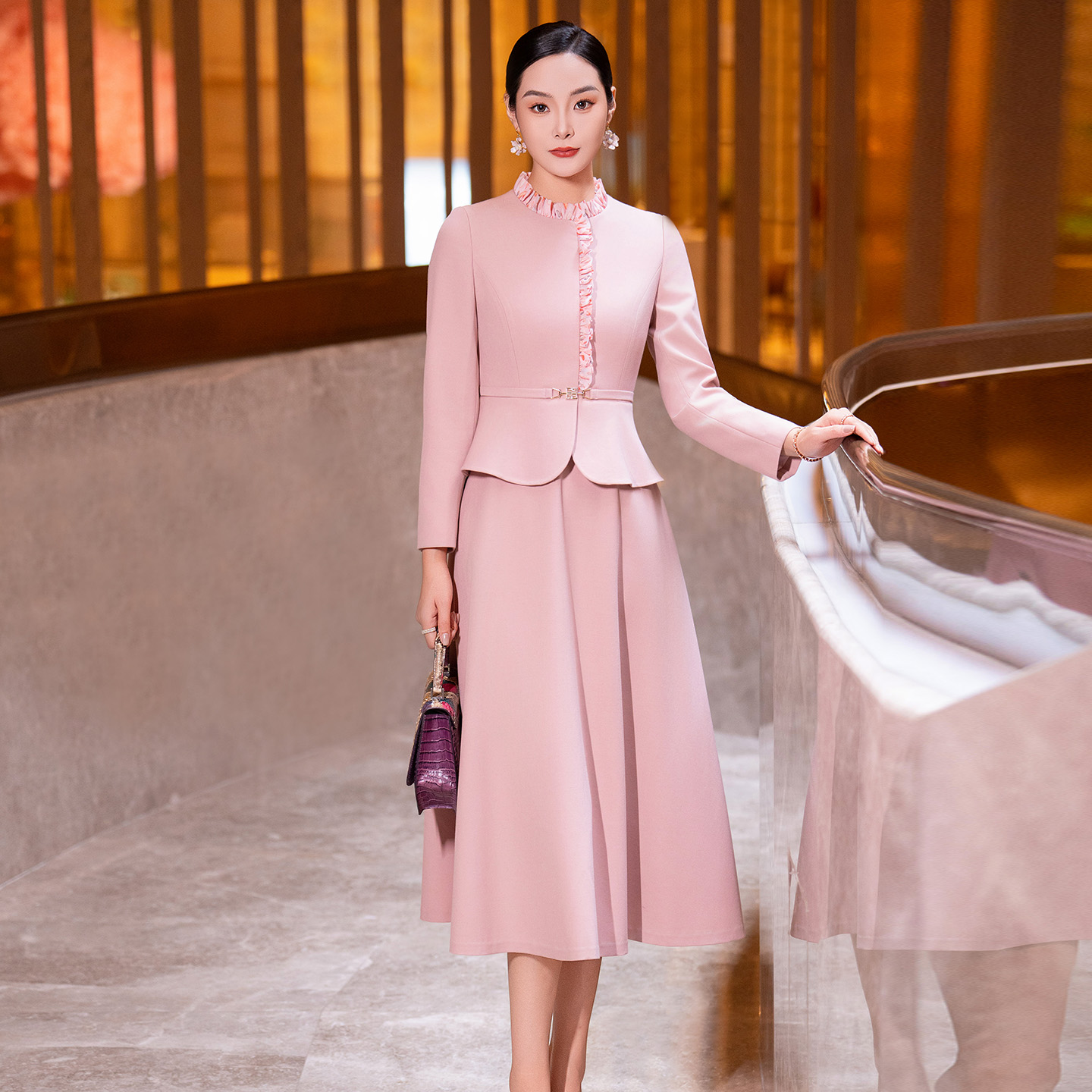 羽樱--2025冬季新款羊毛樱花粉花边领修身假两件气质减龄优雅连衣