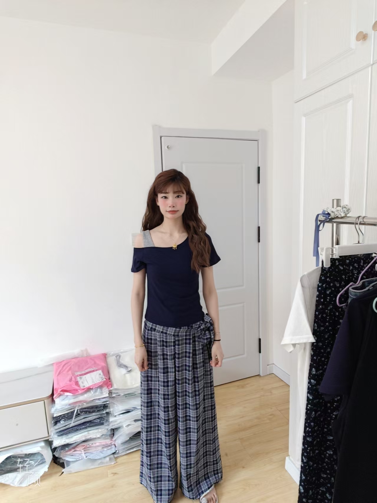 飞船16   斜肩格子套装