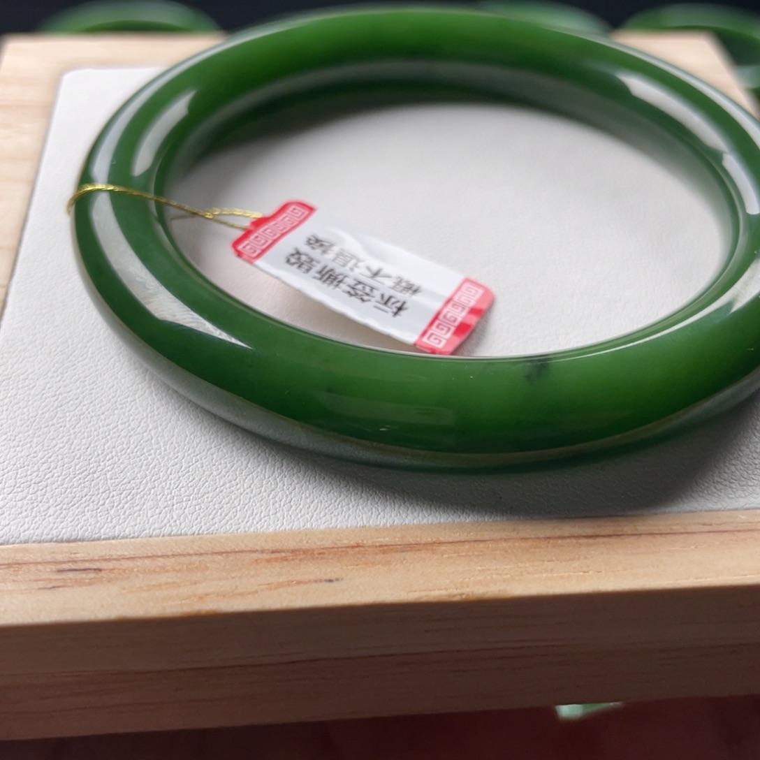 和田玉手镯未镶嵌领*