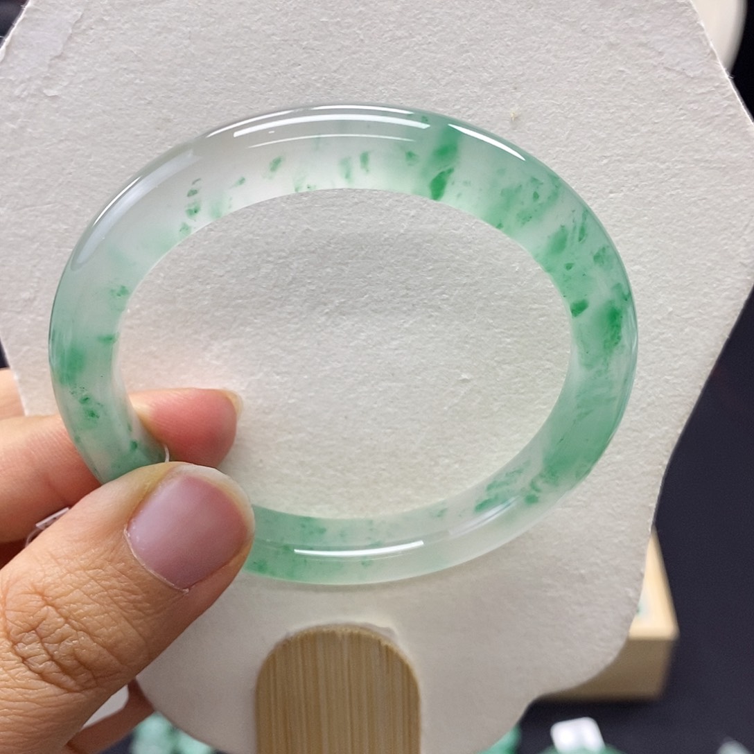 石英质玉手镯未镶嵌桃**夭