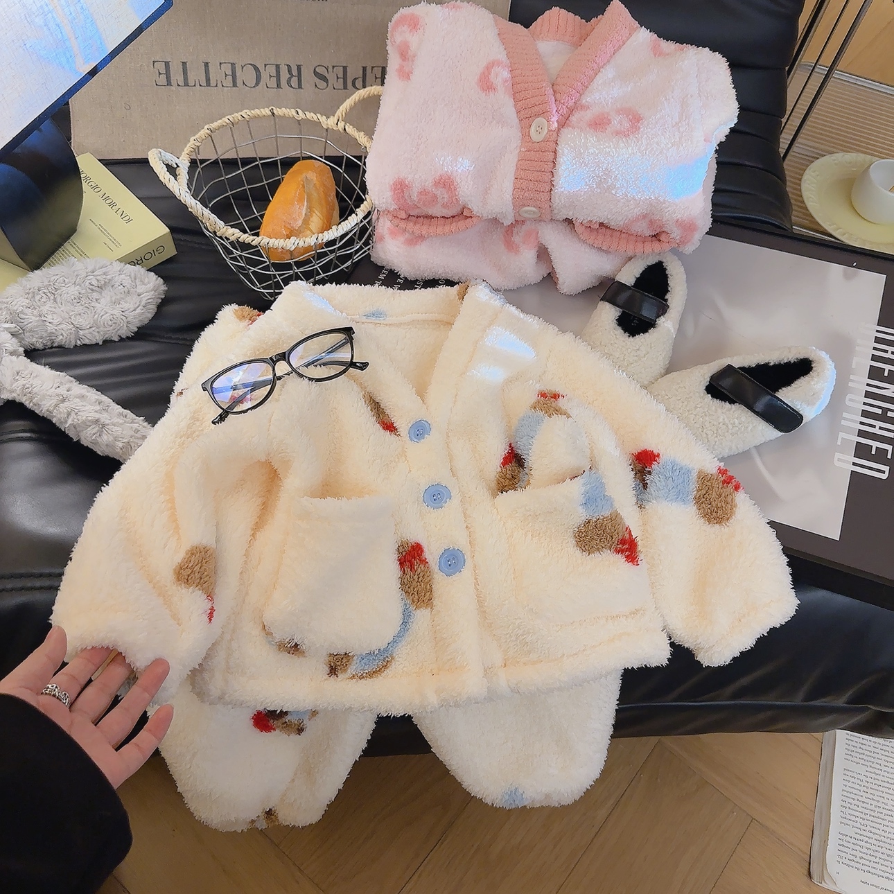 儿童家居服套装冬季米粒绒V领开衫加绒加厚保暖家居服YS7