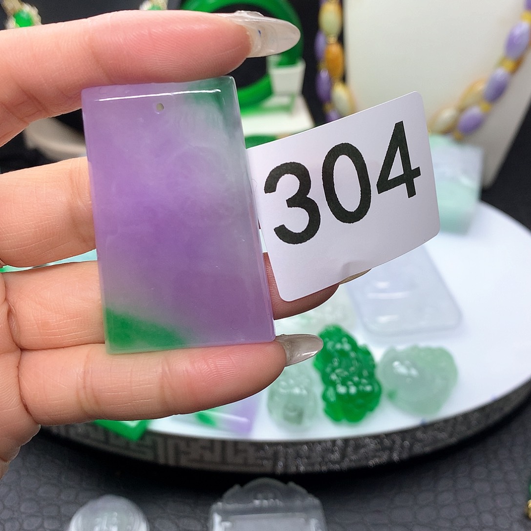 翡翠吊坠(赠链)未镶嵌