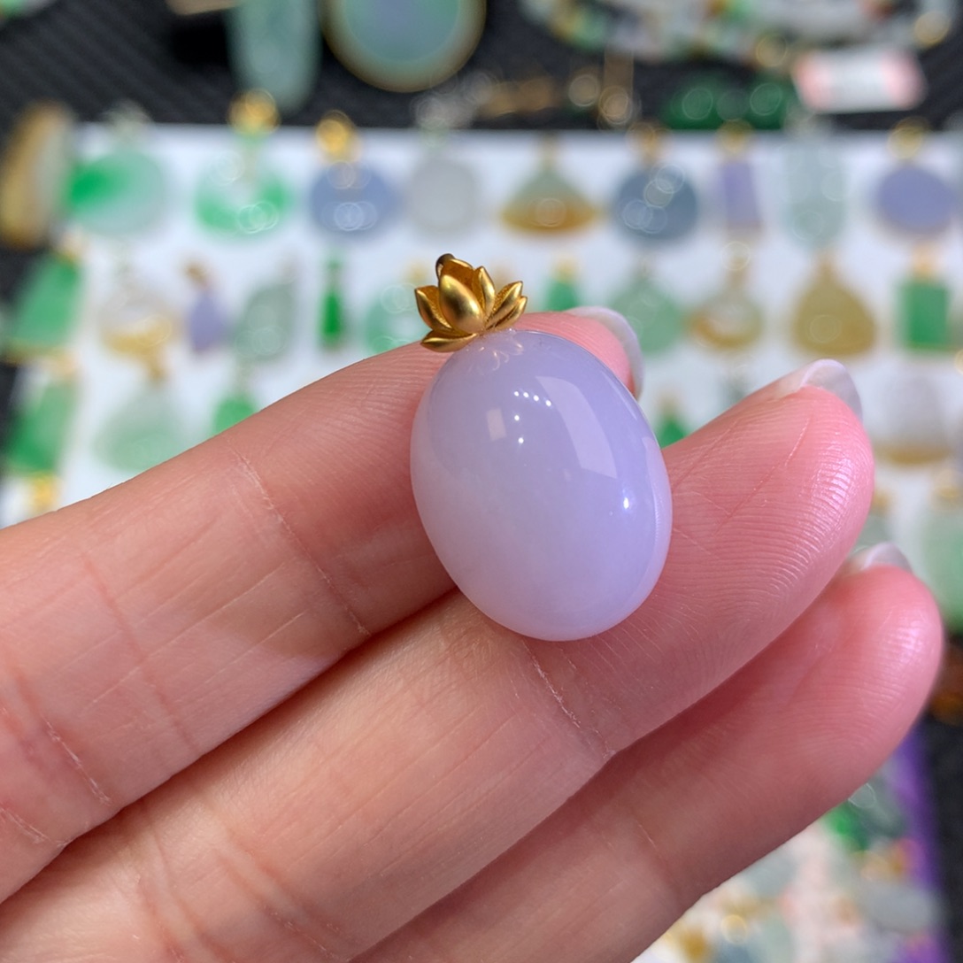 翡翠颈饰18K金镶嵌翡翠吊坠的未镶嵌