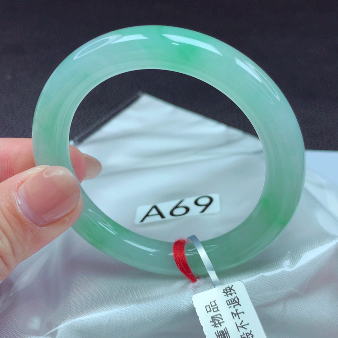 翡翠手镯未镶嵌手镯88