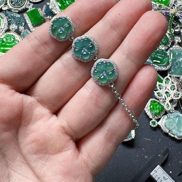 翡翠颈饰未镶嵌天然A货翡翠放漏