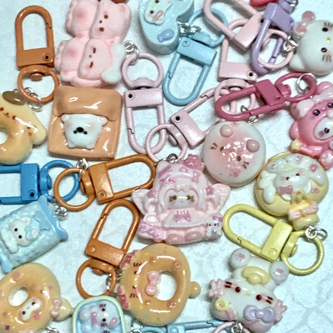 【直播间选款】DIY卡通树脂钥匙扣书包挂件可爱手机链手工制作成品