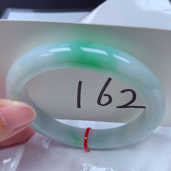 翡翠手镯未镶嵌翡翠