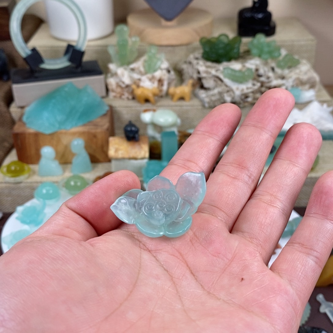 蛇纹石玉颈饰合金