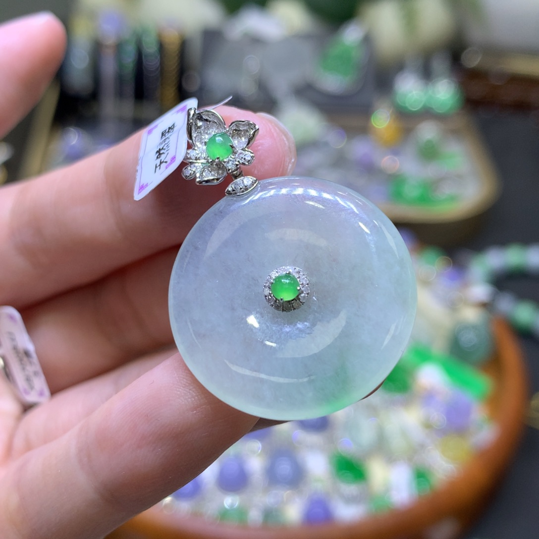 翡翠颈饰18K金镶嵌翡翠吊坠项链