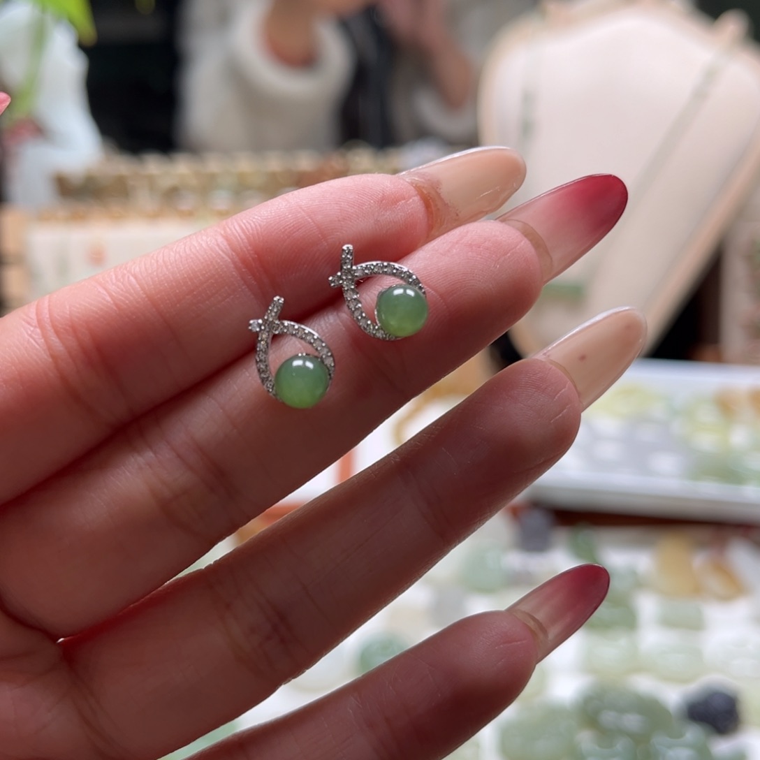 银S925镶嵌和田玉耳饰向*