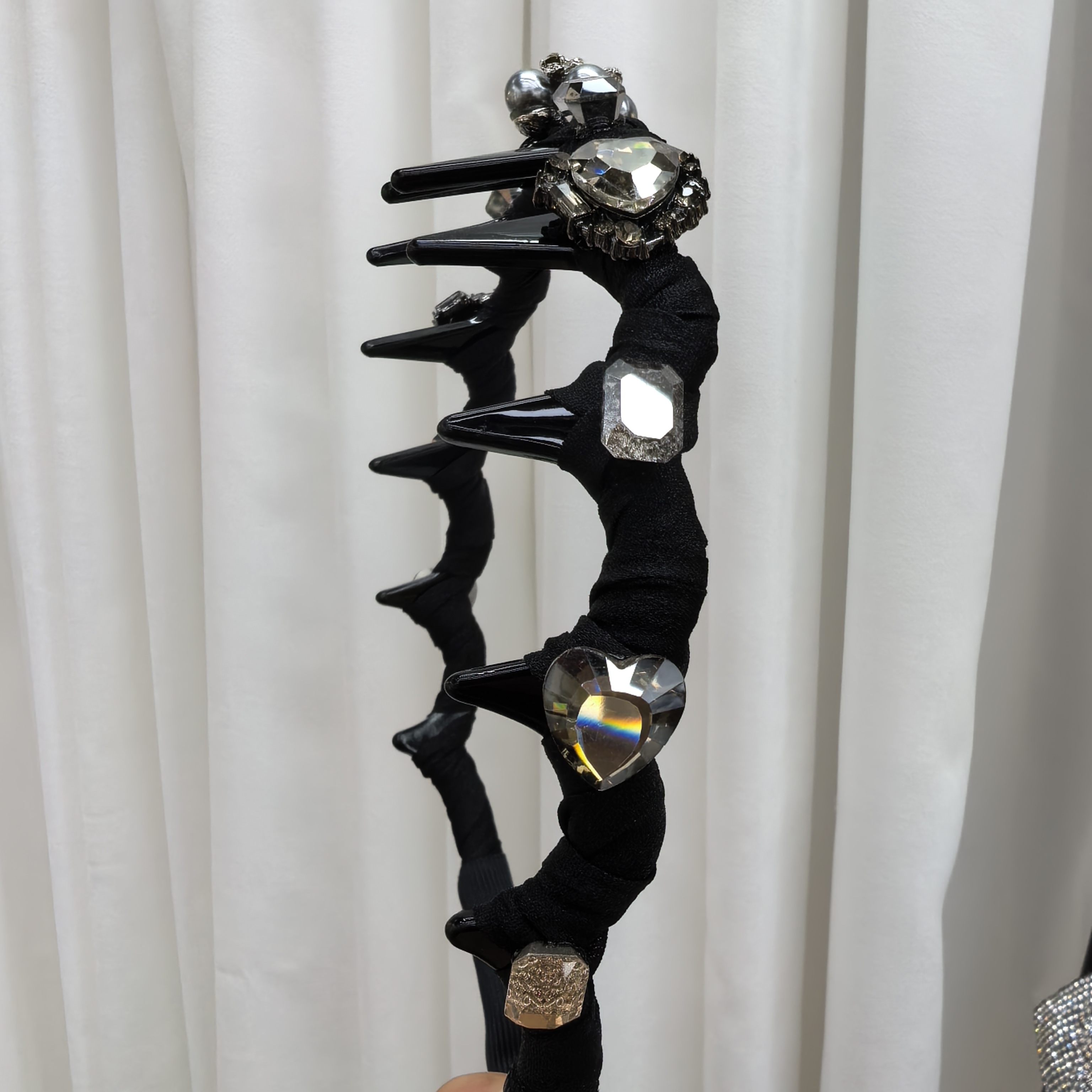 D057黑色花花爱心闪闪波浪尺发箍