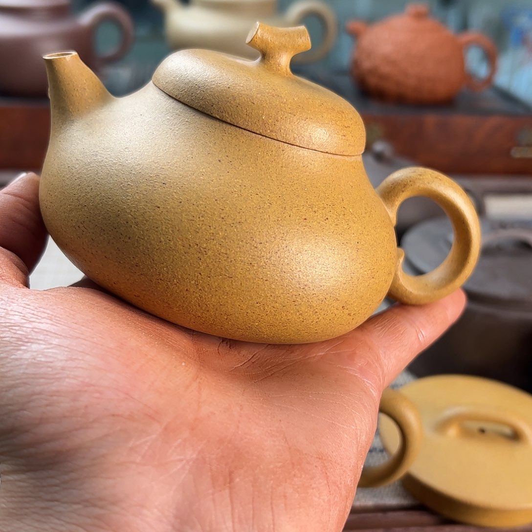 紫砂茶壶黄金段瓜趣