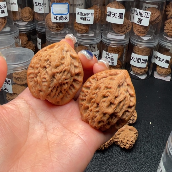 嘻***哈文玩核桃吊坠金公子