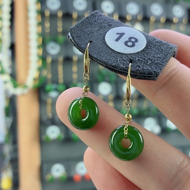 和田玉18K金镶嵌耳饰