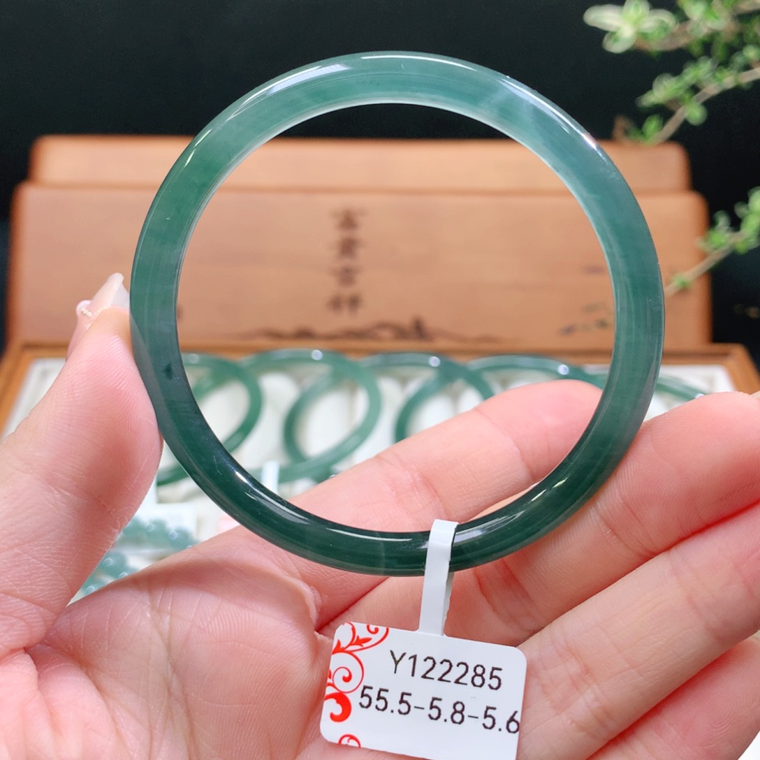 翡翠手镯未镶嵌天然