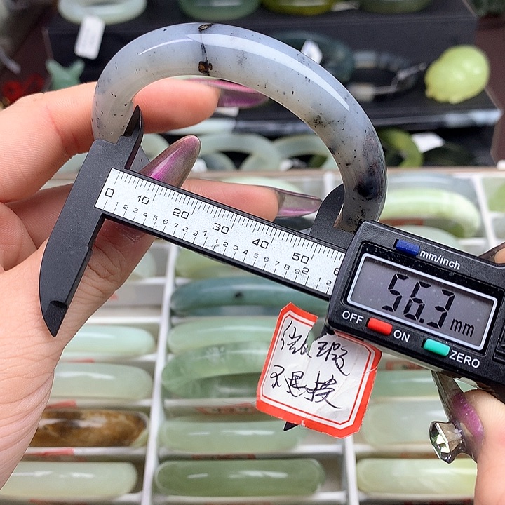 蛇纹石玉手镯未镶嵌487